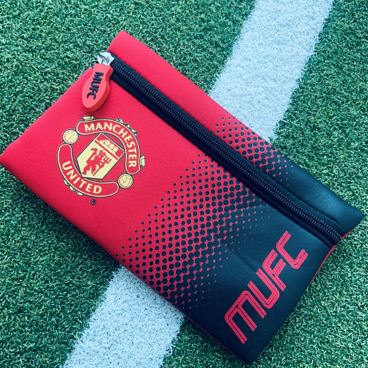  Manchester United F.C. Fade Design Flat Pencil Case : Sports &  Outdoors