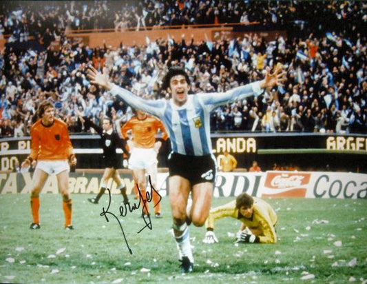 Mario Kempes Signed 1978 World Cup Final Photo