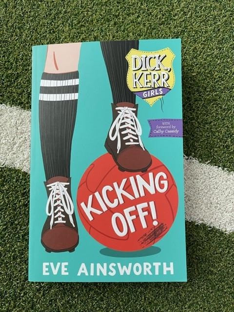 Kicking Off: Dick, Kerr Girls (Paperback)