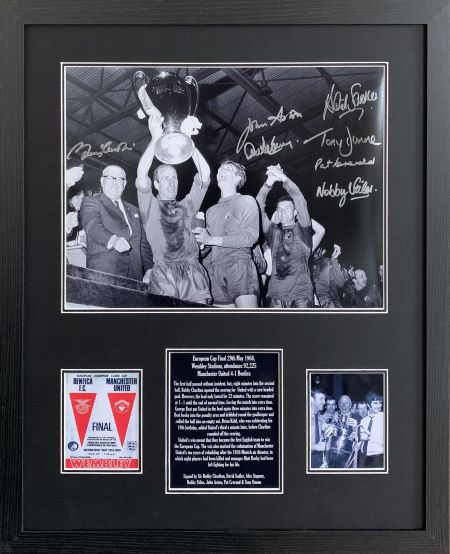 Manchester United 1968 European Cup Final Photo Signed by 7 Framed