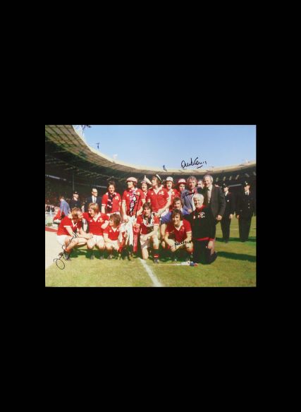 Manchester United 1977 FA Cup Winners Photo Signed by 5